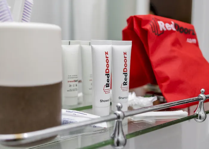 RedDoorz Plus Near Taman Sari